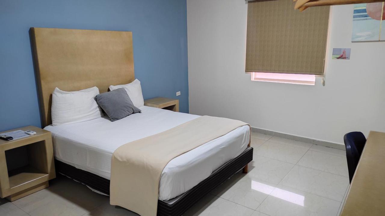 Capital Hotel Monclova Esterno foto
