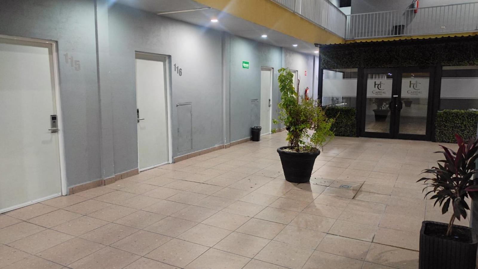 Capital Hotel Monclova Esterno foto