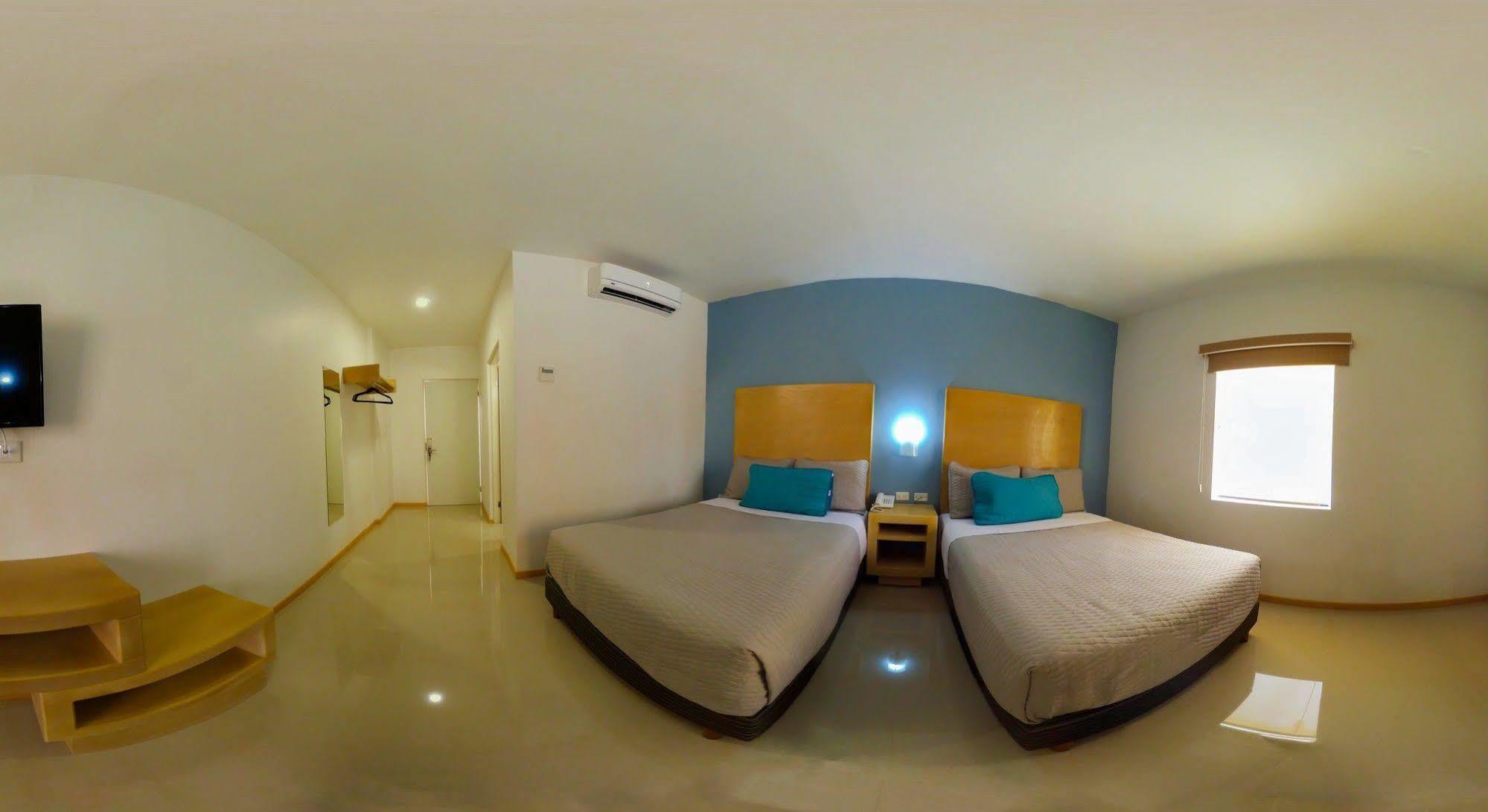 Capital Hotel Monclova Esterno foto