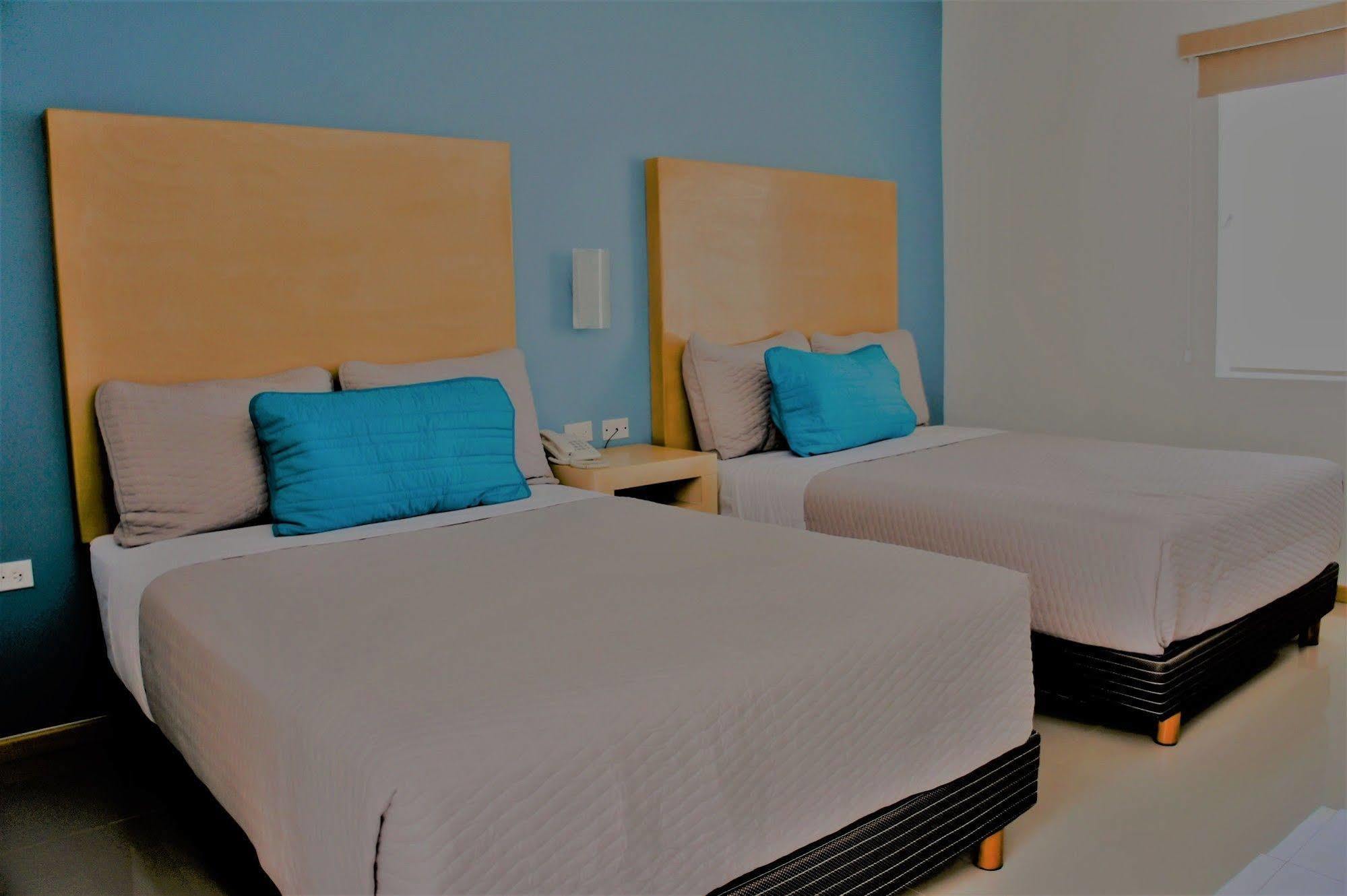 Capital Hotel Monclova Esterno foto