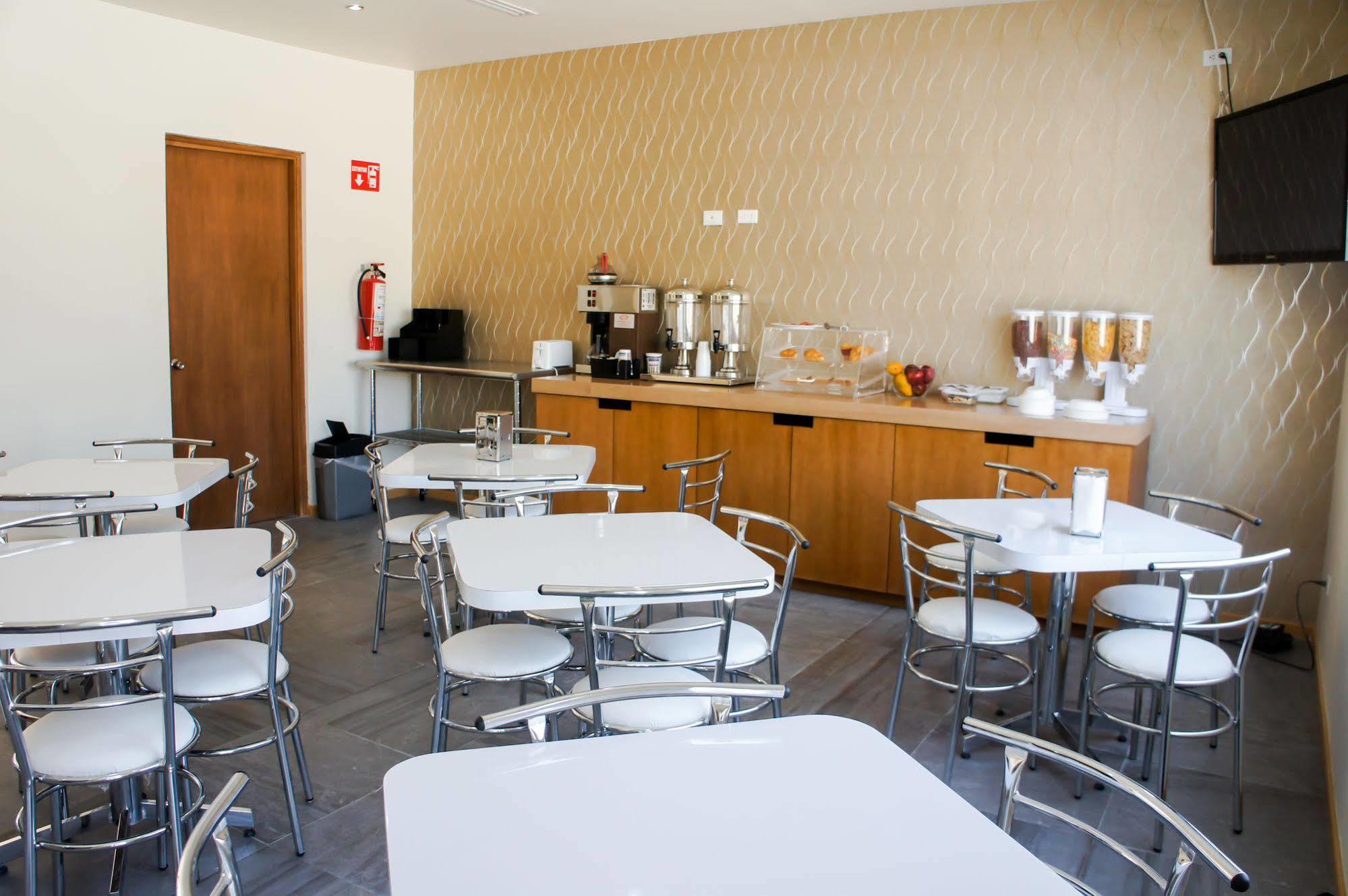 Capital Hotel Monclova Esterno foto